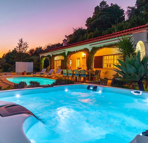 Villa with heatable pool and jacuzzi