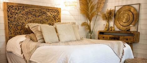 Junior Suite | 1 bedroom, premium bedding, free minibar items, in-room safe