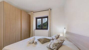 1 bedroom, free WiFi, bed sheets