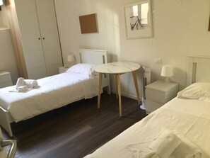 5 habitaciones, tabla de planchar con plancha y wifi gratis 