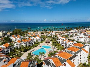 Exterior - Caribbean Beach Getaway Pool View Terrace, 2 Bdrm (BÁVARO)