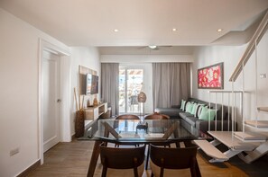 TV - TesCosy Beachfront 2 BDR Apartment. STM G406 (BAVARO)