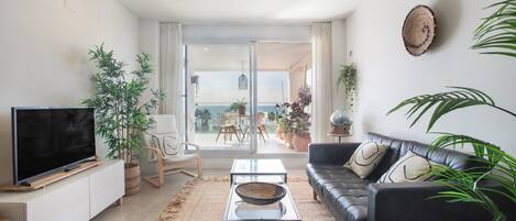 テレビ、暖炉、ステレオ