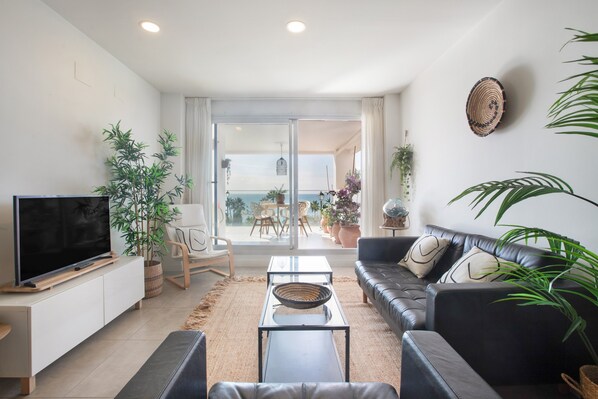 Téléviseur, foyer, chaîne audio