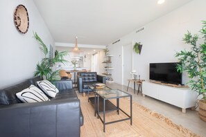 TV, fireplace, stereo