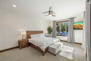 4 bedrooms, WiFi, bed sheets - Legacy Landing Luxury Getaway! 4 Bed House with Hot Tub! (Cle Elum)