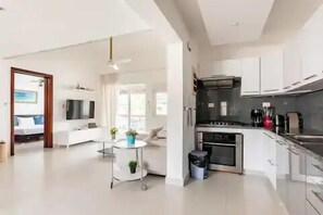 Fridge, microwave, oven, coffee/tea maker