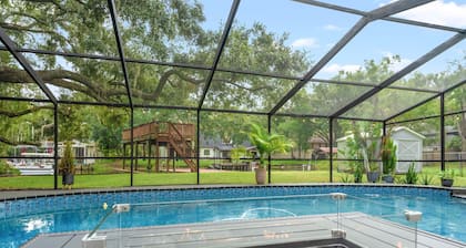 Modern Lakefront- Pool Home
