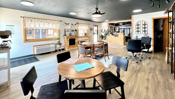 Dining - 8-Hansen Inn & Cabins, Room, Double Queen, Second Floor, No Pets, No Smoking (Wall)