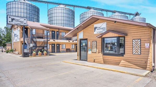 Exterior - Hansen Inn & Cabins, Room, Double Queen, Second Floor, No Pets, No Smoking (Wall)