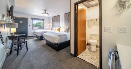 Hansen Inn & Cabins, Room, Double Queen, Second Floor, No Pets, No Smoking