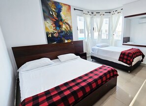 2 habitaciones, tabla de planchar con plancha y wifi gratis 