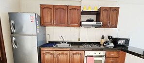 Fridge, microwave, oven, coffee/tea maker