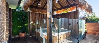 Spacious 4BR House with Cinema, Spa & fireplaces