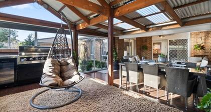 Spacious 4BR House with Cinema, Spa & fireplaces