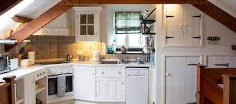 Ty Tatws, Fishguard - Two Bedroom Cottage, Sleeps 4