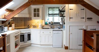 Ty Tatws, Fishguard - Two Bedroom Cottage, Sleeps 4