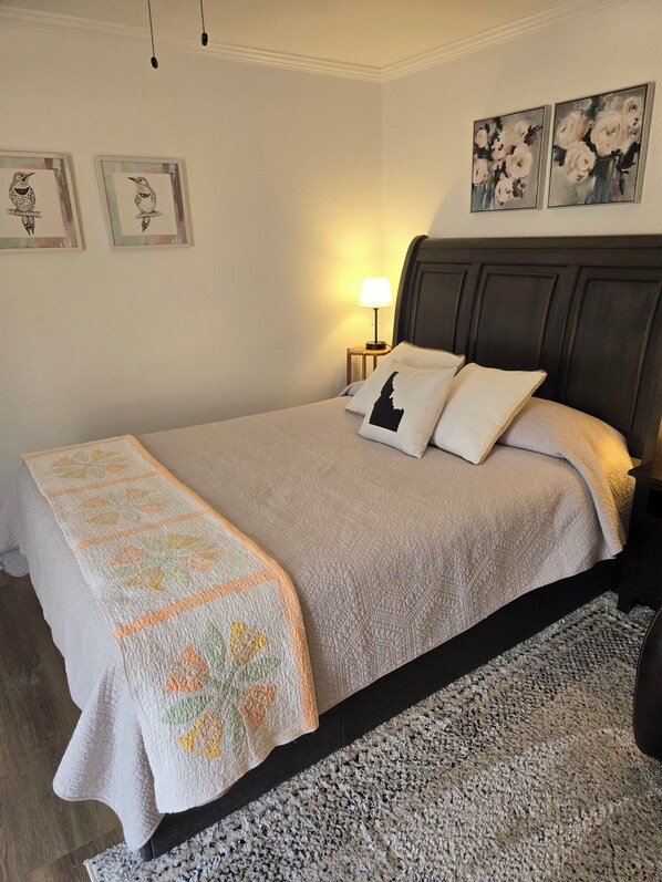 1 bedroom, desk, iron/ironing board, WiFi