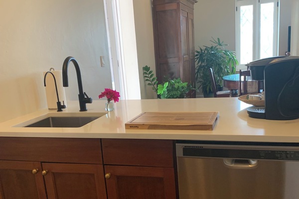 Deluxe Suite (La Mansion) | Private kitchen | Coffee/tea maker, electric kettle, dining table