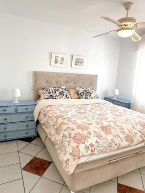 2 quartos, ferros/tábuas de passar roupa, Wi-Fi de cortesia