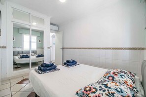 2 slaapkamers, een strijkplank/strijkijzer, gratis wifi, beddengoed