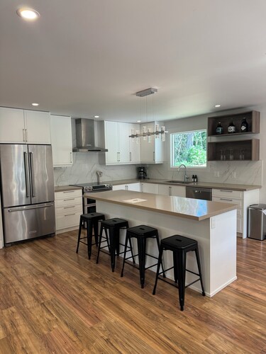 Charming retreat near sproat lake