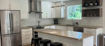 Charming retreat near sproat lake