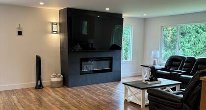 Charming retreat near sproat lake