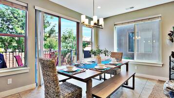 Family House | In-room dining