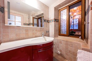 Bruser, gratis toiletartikler, hårtørrer