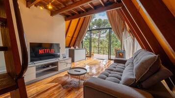 Basic Chalet | Living area