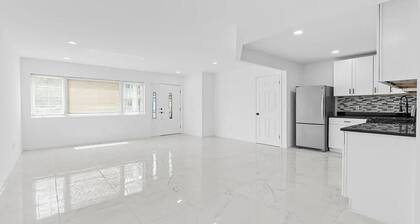 Luxury 2-bedroom house in vibrant The Bronx in a gated community