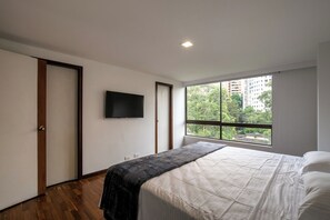 3 chambres, fer et planche à repasser, Wi-Fi, draps fournis