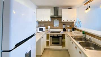 Apartment, Garden View | Private kitchen