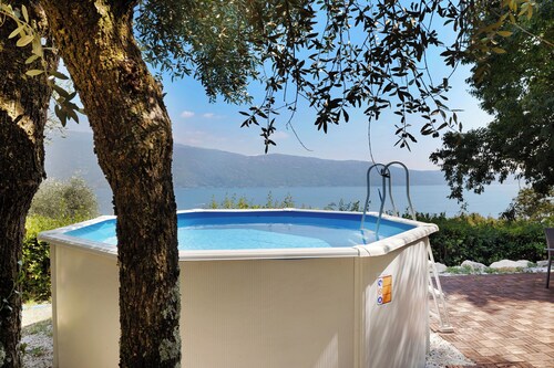 Holiday Home 'House with Great Lake and Mountain View' with Lake View, Private Pool and Wi-Fi