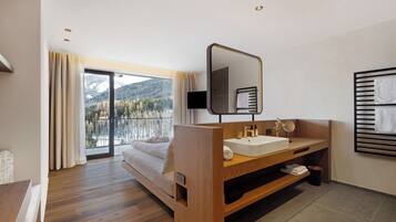 6 bedrooms, free WiFi, bed sheets