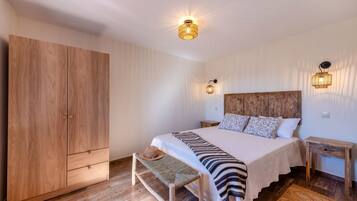 2 bedrooms, iron/ironing board, free WiFi, bed sheets