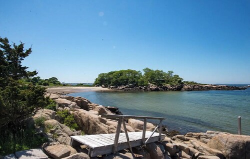 The Homestead: Elegant Victorian & Maids Quarters