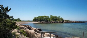 The Homestead: Elegant Victorian & Maids Quarters