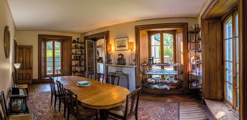 The Homestead: Elegant Victorian & Maids Quarters