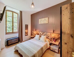 1 habitación, tabla de planchar con plancha y wifi 