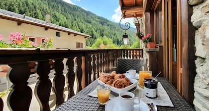 Chalet "Eterlou" avec vue sur les montagnes, balcon et Wi-Fi
