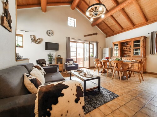 Chalet "Eterlou" avec vue sur les montagnes, balcon et Wi-Fi