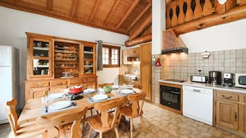 雪櫃、微波爐、焗爐、爐具