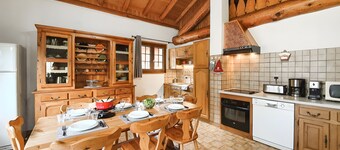 Chalet 'Eterlou' with Mountain View, Balcony and Wi-Fi