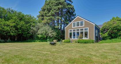 Waterfront Bellingham Bliss: Steps to Beach!