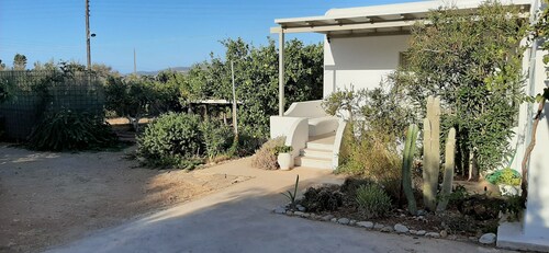 Welcoming 3-bedroom farmhouse in Paros with stunning views