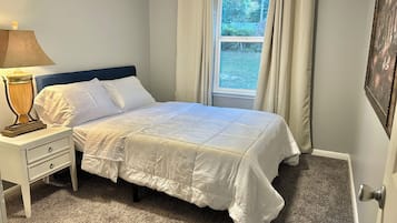 3 bedrooms, iron/ironing board, WiFi, bed sheets