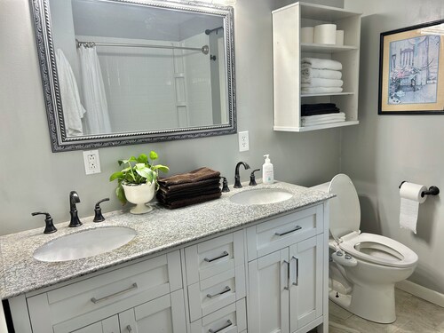 Wonderful 3 bedrooms, 1 bathroom, kitchen, W/D, close to everything.
