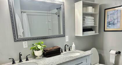 Wonderful 3 bedrooms, 1 bathroom, kitchen, W/D, close to everything.
